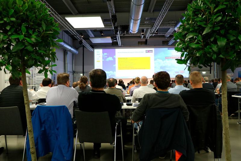 Da die Arbeit der meisten Konstrukteure primär auf die Funktionalität der Maschine ausgerichtet ist und Ingenieure und Techniker in den Ausbildungen (insbesondere an Hochschulen) wenig über Sicherheitstechnik erfahren, erläuterte Schulz ausführlich Maßnahmen zur Maschinensicherheit.  (K. Juschkat/konstruktionspraxis)