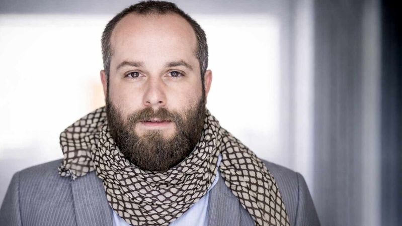 Der Autor: Stefan Maxones ist selbständiger Senior-Berater an der Schnittstelle von Datenarchitektur, Analytics und Unternehmenssteuerung. Er begleitet komplexe Transformationsprojekte im SAP-Umfeld für namhafte Großunternehmen. Durch seine langjährige Erfahrung bei Branchengrößen wie Capgemini, IBM und Tieto kennt er die strukturellen Herausforderungen in Konzernen aus der Innenperspektive.(Bild:  Stefan Maxones)