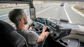 Ob im Lkw oder im Bus – Deutschland droht ein Mangel an qualifizierten Fahrern. (Bild: © Daimler AG)