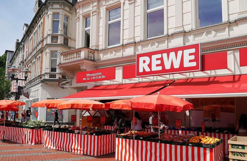 Ein weiterer Supermarkt landet auf Platz 20. Rewe punktet durch gutes Arbeitsklima und Familienfreundlichkeit.  (Bild: Eurext)