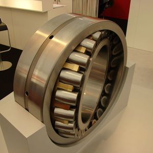 Der NSK-Geschäftsbereich „Wind“ expandiert im Bereich der Lager für die Hauptrotorlagerung. Auf der „Wind Energy“ wird ein Pendelrollenlager mit einem Außendurchmesser von 720 mm ausgestellt.