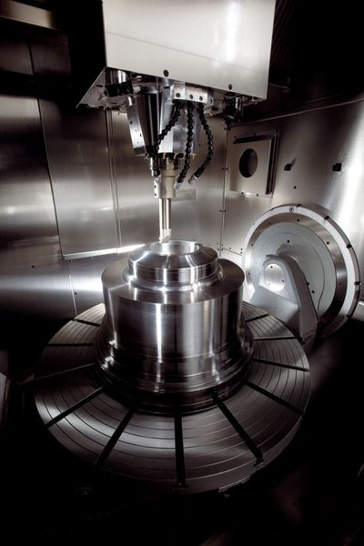 Bild 3: Innendrehbearbeitung auf einer C 50 U MT dynamic.  (Bild: Hermle)