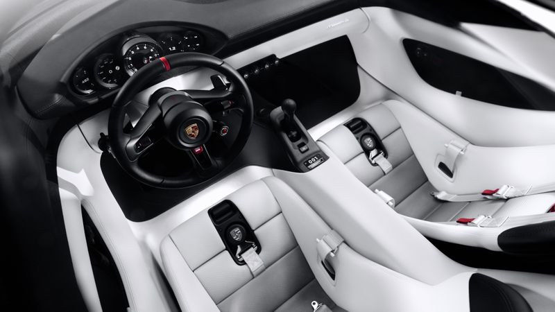 In the cockpit, Porsche has deliberately chosen not to include a trendy, oversized display. (Source: Porsche)