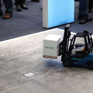 Bosch fasst unter dem Markennamen "Nexeed" Software und Logistik zusammen: Die Lösung soll insbesondere die Arbeit von Mitarbeitern erleichtern und den Produktionsprozess weiter optimieren.(Bild:  Lisa Marie Waschbusch)