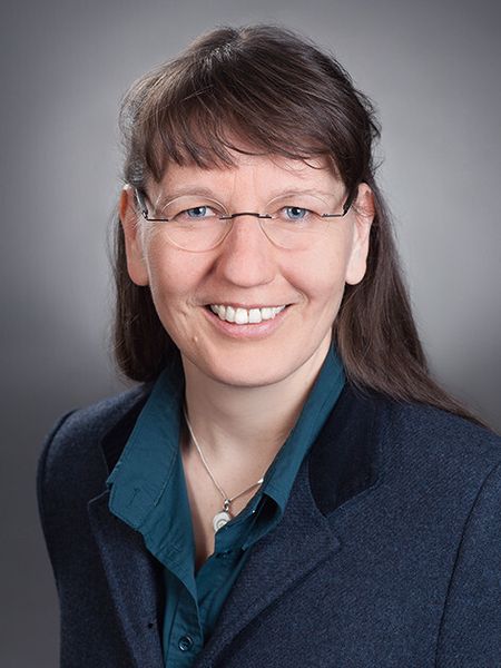 „Der Transfer von Erkenntnissen aus der Bionik in die industrielle Praxis ist immer noch mit großen Unsicherheiten behaftet. Ein Verfahren, um mehr Sicherheit zu erreichen, ist der Wissenstransfer durch Normen und Richtlinien., sagt Prof. Dr. Heike Beismann, Professorin an der Westfälischen Hochschule im Lehrgebiet Biologie und Bionik und Tagungsleiterin des Fachkongresses. (Bild: Westfälische Hochschule)