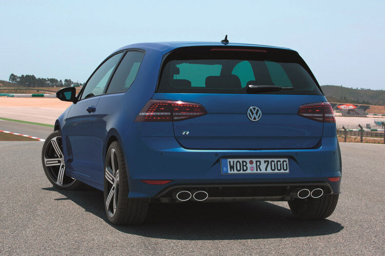Die R-Version unterschreitet die Fünf-Sekunden-Marke bei der Beschleunigung von 0 auf Tempo 100. (Foto: Volkswagen)