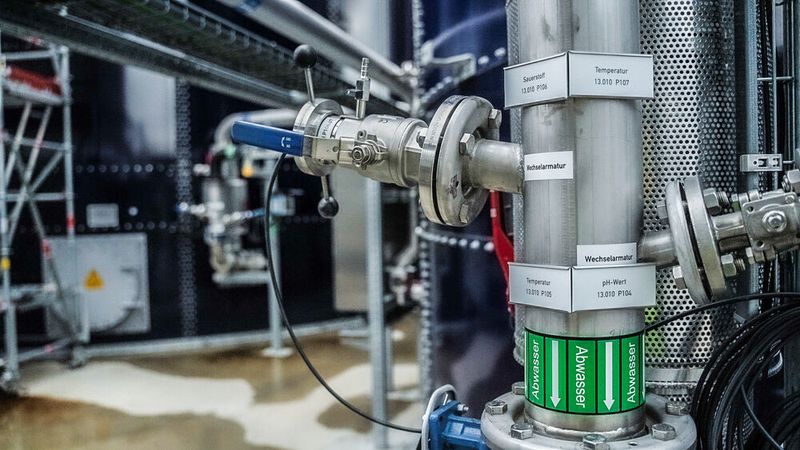 Der MMBR (Moving Bed Biofilm Reactor – Schwebebett-Reaktor). (DAS)