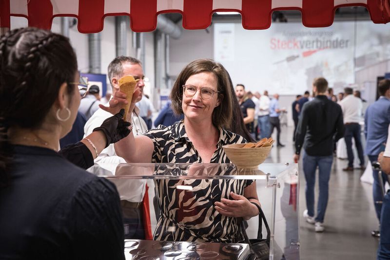 Steckverbinderkongress 2023 Tag 2: Kongress mit Trendthemen von PCF über DC-Steckverbinder, Hybridsteckverbinder, Qualifizierung, Single Pair Ethernet, Hands-on Workshops bis zu 3D-Druck und Konfektionierung. (Bild: Stefan Bausewein)