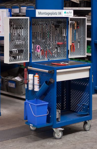 Alles griffbereit: WSL Werkstattwagen – der ideale Helfer für alle Produktionsbereiche. (Bild: Apfel)