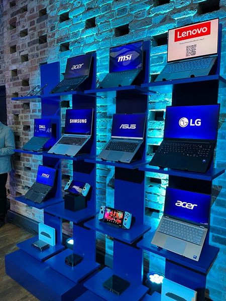 Intel hat bei der Vorstellung von Lunar Lake bereits eine ganze Reihe von Notebooks, Gaming-Handhelds und Mini-PCs mit den neuen Prozessoren gezeigt. (Bild: Vogel IT-Medien)