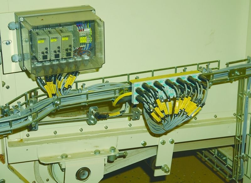 Bild 3: Die Bündelung der Sensorsignale funktioniert über die Sivacon-Kompaktmodule K45 und K60, die ihre Signale als Slaves über das AS-Interface Daten an die Steuerung oder den AS-i-Master senden. (Archiv: Vogel Business Media)