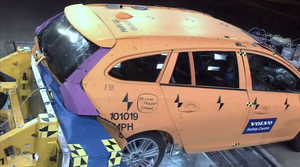 Den Euro-NCAP-Crashtest bestand der Volvo V60 Plug-in-Hybrid als beste Fahrzeug mit Elektromotor (Bild: Volvo)