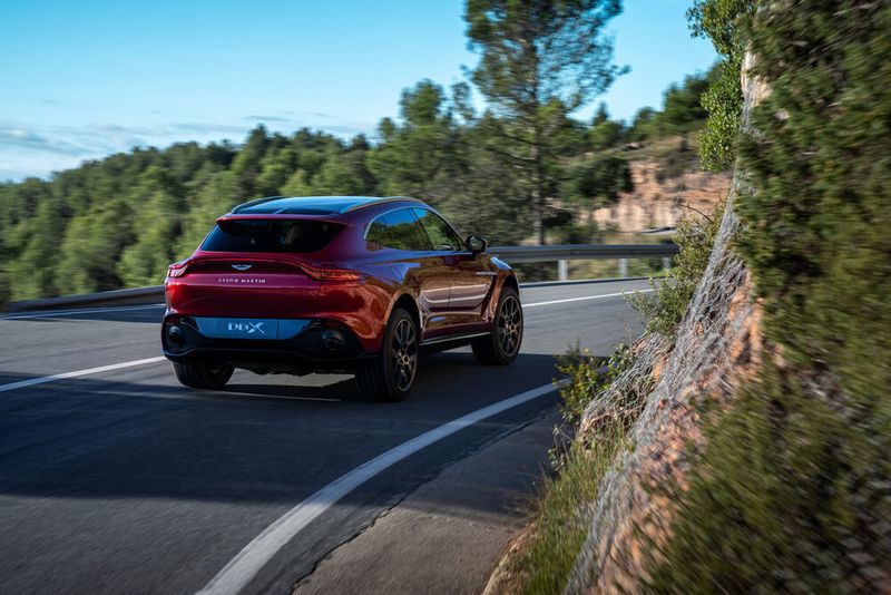 Der Dachverlauf des neuen Modells ähnelt dem eines Coupés. (Aston Martin)