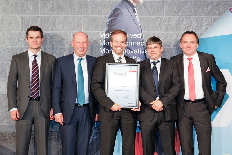 „VAD of the Year“ ist Avnet. v. l.: Michael Heitz (HDS), Cris Duddrige (HDS), Werner Habicht (Avnet Technology Solutions), Armin Krull (HDS), Xheme Osmanaj (HDS) (HDS)