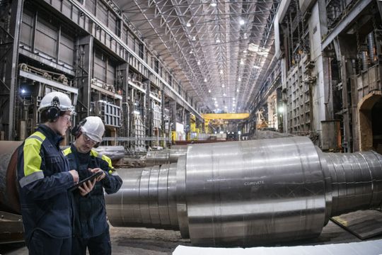 (Immer häufiger werden im Produktionsbereich mobile Geräte für die Datenerfassung eingesetzt. (Bild: Mobileiron))