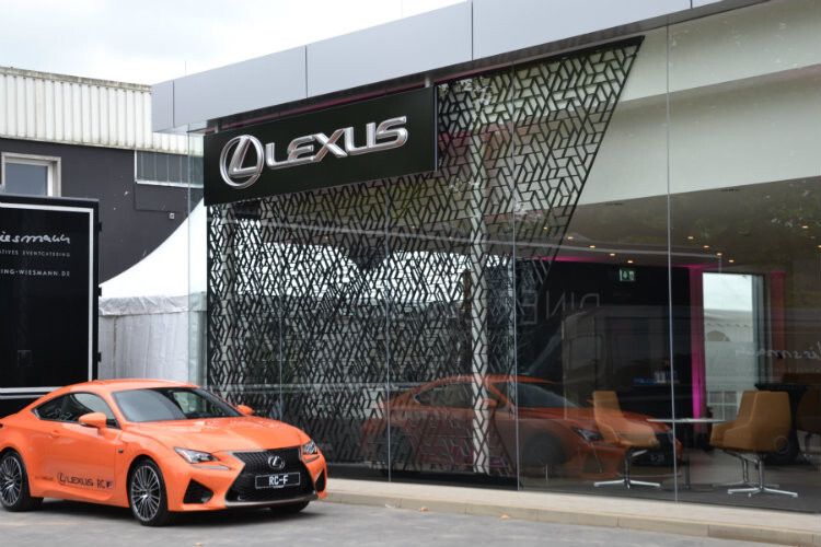 Es ist das weltweit erste Lexus-Forum in der neuen Hersteller-CI. (Foto: Mauritz)