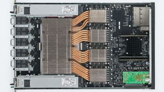 Der britische Hersteller Graphcore entwickelt spezielle KI-Prozessoren wie die Intelligence Processing Unit IPU-M2000 und mit ihnen ausgestattete Systeme. Sie sollen im produktiven Einsatz die für KI verwendeten GPUs in Effizienz und Leistung übertreffen. (Graphcore)