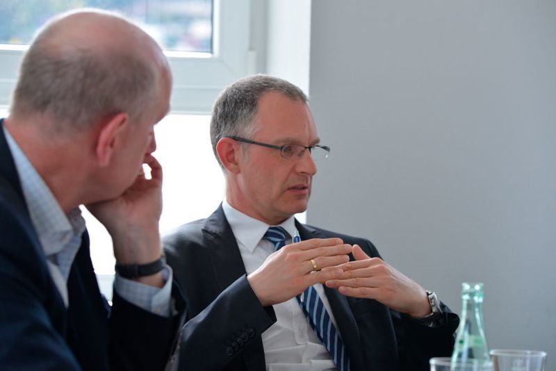 „Viele Wahrscheinlichkeiten, mit denen Maschinenbauer bei der Security arbeiten, kommen aus dem Bauch und sind nicht technisch oder wissenschaftlich hinterlegt.“ Frank Jablonski, Chefredakteur MM Maschinenmarkt, Vogel Business Media, Würzburg. (Vogel Business Media / Johannes Untch)
