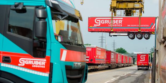 Gruber Logistics aus Auer (Südtirol) fördert unter anderem mit seiner Teilnahme am EU-Projekt „ESEP4Freight“ die Verlagerung des Güterverkehrs von der Straße auf die Schiene.(Bild:  Gruber Logistics)