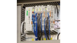 Wago-Fernwirkcontroller der Serie 750 sind in den Ortsnetzstationen für die Übertragung von Meldungen und für die Steuerung der Mittelspannungsschaltanlagen zuständig. (Bild: Andreas Renz/vor-ort-foto.de)