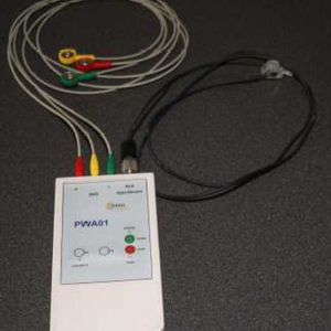 Für Untersuchungen vaskulärer Dysregulationen hat das CiS gemeinsam mit der Aviant GmbH eine multisensorische Lösung entwickelt, die EKG und Photoplethysmographische Parameter zeitsynchron erfasst.