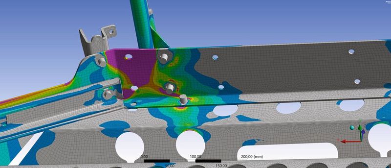 Jedes Detail zählt - Beispiel Schwingungsanalyse an einem Stehpodest für Kippfahrzeuge: Wer selbst Simulationen durchführt, schärft dadurch automatisch sein Verständnis für das, was sich im Produkt abspielt und wie Optimierungen erreicht werden. (Bild: Schwarzmüller)