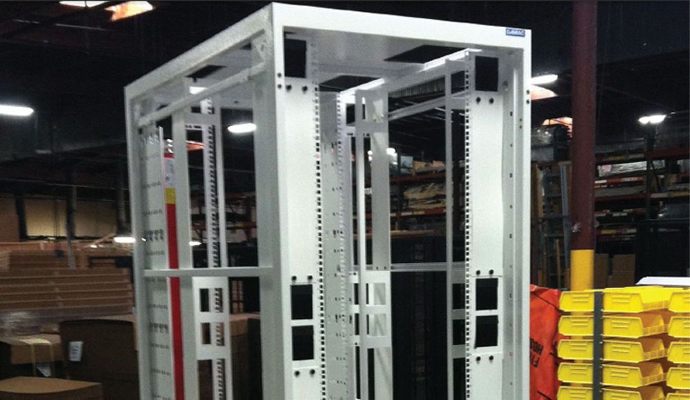 Damac Av Rack Netzwerk-Switches neben den Servern im Rack