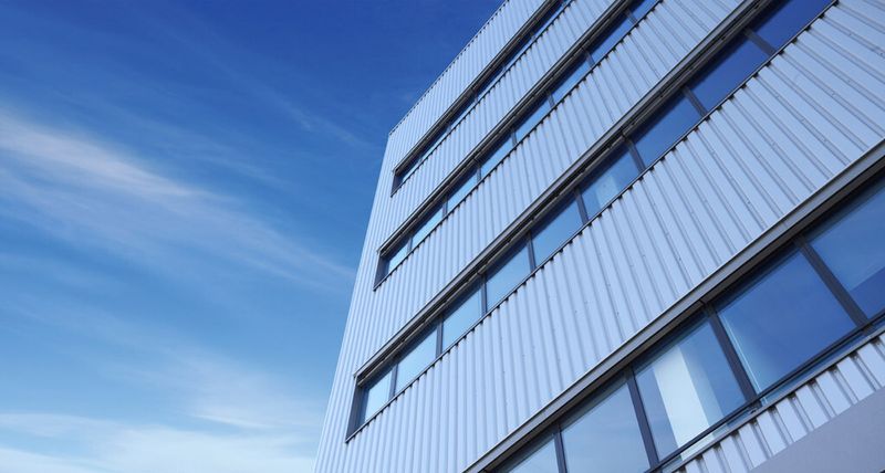 Abbildung 16: Auf insgesamt 5.000 Quadratmetern gibt es neben skalierbaren IT-Räumen, die zum sofortigen Bezug bereit stehen, auch Konferenzräume und Bereiche für informelle Meetings. (Bild: Zenium)