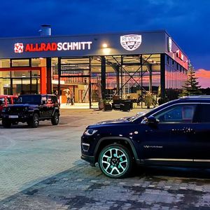 Der Suzuki-Partner Allrad Schmitt hat einen Neubau in Kist bezogen.(Bild:  Allrad Schmitt)