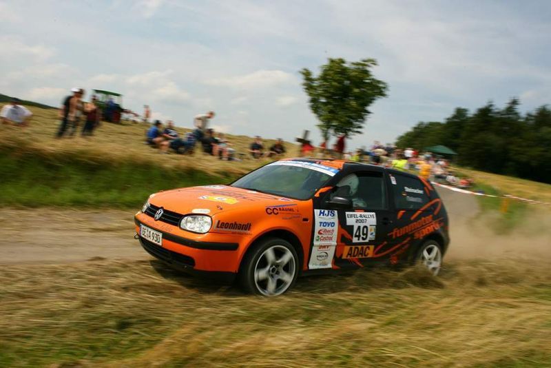 VW Golf IV und V, Skoda Fabia, BMW 120d, Opel Astra: Die Vielfalt der eingesetzten Fahrzeuge macht die Serie interessant. (Archiv: Vogel Business Media)