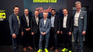 Danfoss Drives und Innomotics unterzeichneten die gemeinsame Absichtserklärung für eine Kooperation auf der SPS in Nürnberg. (Bild: Innomotics)