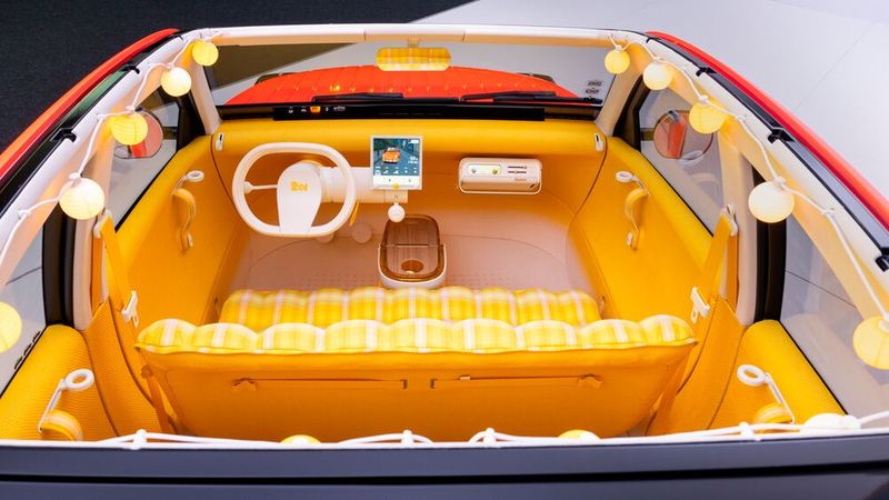 Das große Rolldach ermöglicht fast schon Cabrio-Gefühle – und einen guten Blick ins Innere. (Bild: Citroën)