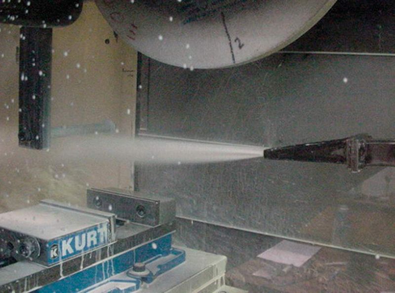 Bild 2: Auffächernder Strahl einer Keildüse. (Archiv: Vogel Business Media)