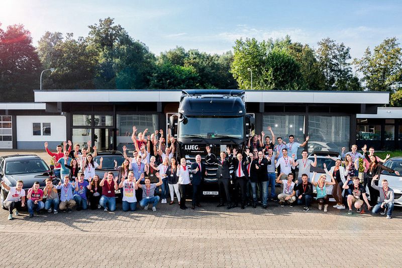 55 junge Menschen starteten im Jahr 2016 ihre Ausbildung im Lueg-Konzern. (Fahrzeug-Werke Lueg AG)