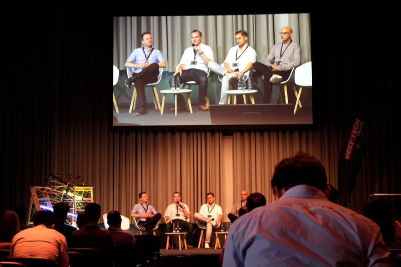 Quantum Computing Panel mit Martin Seltmann vom Munich Quantum Center, Christopher Savoie von Zapata Computing, Dr. Tobias Grab von Heisenberg Quantum Solutions und Ilyas Khan von Cambridge Quantum Computing. (Bild: Lisa Marie Waschbusch)