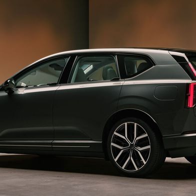 Der Volvo EX60 rollt ab dem Sommer zu den deutschen Volvo-Partnern. Bestellbar ist er ab sofort, allerdings nicht in allen Ausstattungsvarianten.   (Bild: Volvo)