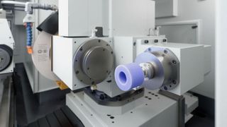 Precision internal grinding on the Emag UG Series: Direct-driven spindles and rigid machine kinematics ensure high dimensional accuracy and excellent surface quality in the micrometer range. (Source: Emag)