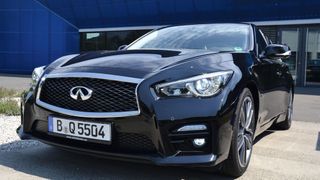 Mehrere Inifiti-Baureihen, unter anderem der Q50, müssen in die Werkstatt. (Foto: Michel)