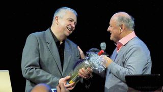 MDK-Vizepräsident Helmut Peter (r.) dankte Gastredner Michael Schneider, Präsident des Landesverbands Sachsen. (Bild: Zietz - VCG)