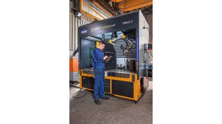 Mit Südstahls neuester Anschaffung – der neuen Schweißzelle Cobot Weld Space 4.0 von Demmeler – können ab sofort auch Kleinserien und Wiederholteile effizient gefertigt werden. (Bild: Südstahl, Werbefotografie Weiss)