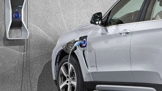 Elektrisch angetrieben soll man bis zu 31 Kilometer elektrisch fahren. (Foto: BMW)