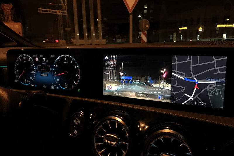 Die Navigation auf den breiten Displays ... (Seyerlein/»kfz-betrieb«)