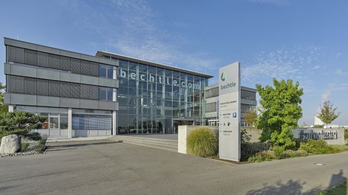 Viele Bestandsrechenzentren sind nicht auf dreistellige Kilowattleistungen pro Rack und Flüssigkühlung ausgelegt. Daher will Bechtle KI-Cluster standardisiert in vorhandene Infrastrukturen bringen.(Bild:  Bechtle)