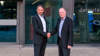 Dominic Kurtaz, Dassault Systèmes (links), und Gunther Kegel, ZVEI, verkünden in Darmstadt auf der 3D Experience Conference den Beitritt von Dassault Systèmes. (Bild: Dassault Systèmes)