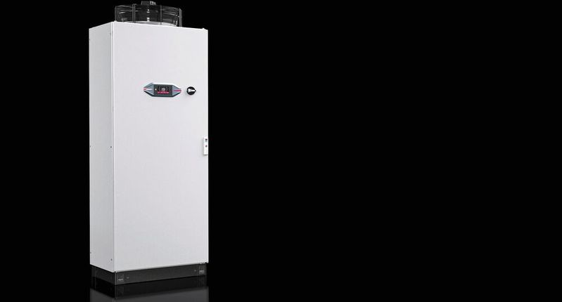 Werkzeugmaschinen benötigen für exakte Metallbearbeitung punktgenaue Temperaturregelung mit Flüssigkeitskühlung.(Bild:  Rittal)