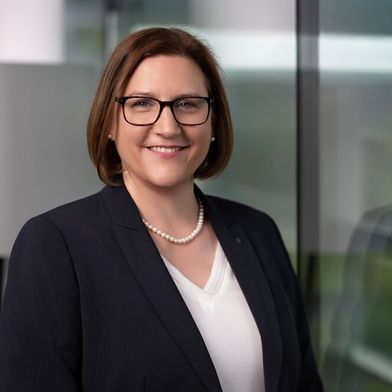 Der Mann geht, die Frau kommt! Bettina Steingruber wirkt ab 1. Juli 2026 als neue Geschäftsführerin bei Trumpf Maschinen Austria ... (Bild: Trumpf)