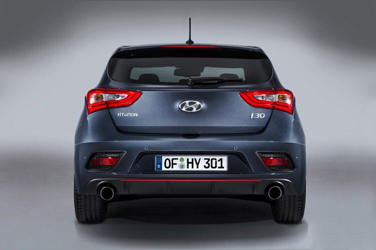 Optisch ist der i30 Turbo unter anderem am doppelflutigen Sportauspuff zu erkennen. (Foto: Hyundai)