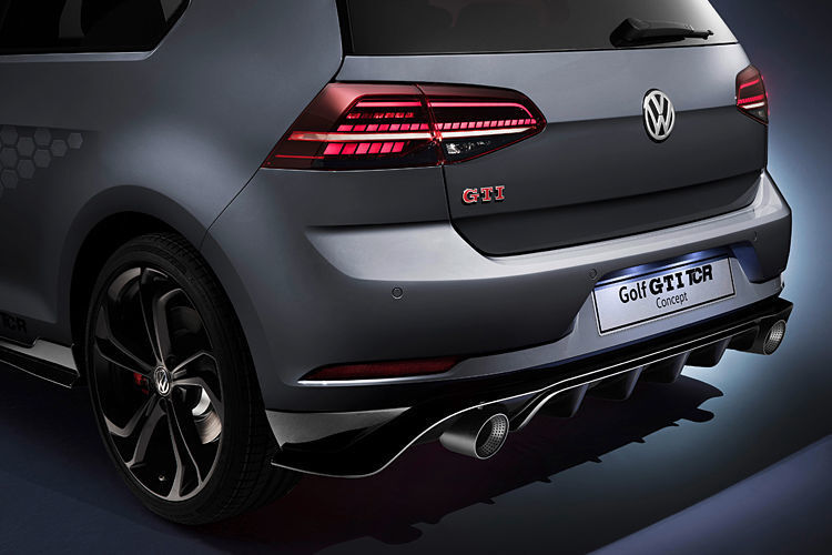 Optional bietet VW für das Ende 2018 bestellbare Serienmodell eine Titan-Auspuffanlage von Akrapovic an. (VW)