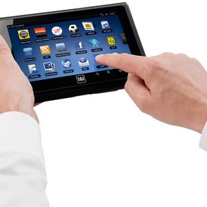 Der 18 cm große LCD-Touch-Screen des Smartpads bietet eine individuell gestaltbare Oberfläche und lässt sich per Fingerdruck bedienen.