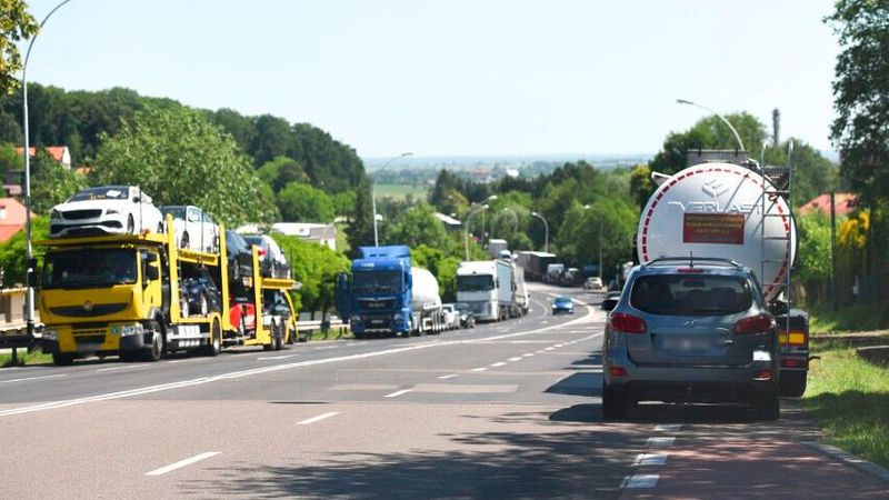 Vorübergehend ist die Einfuhr von Gebrauchtwagen zoll- und steuerbefreit. Das macht Gebrauchtwagen in der Ukraine um 30 Prozent günstiger.  (Bild: Łukasz Solski)